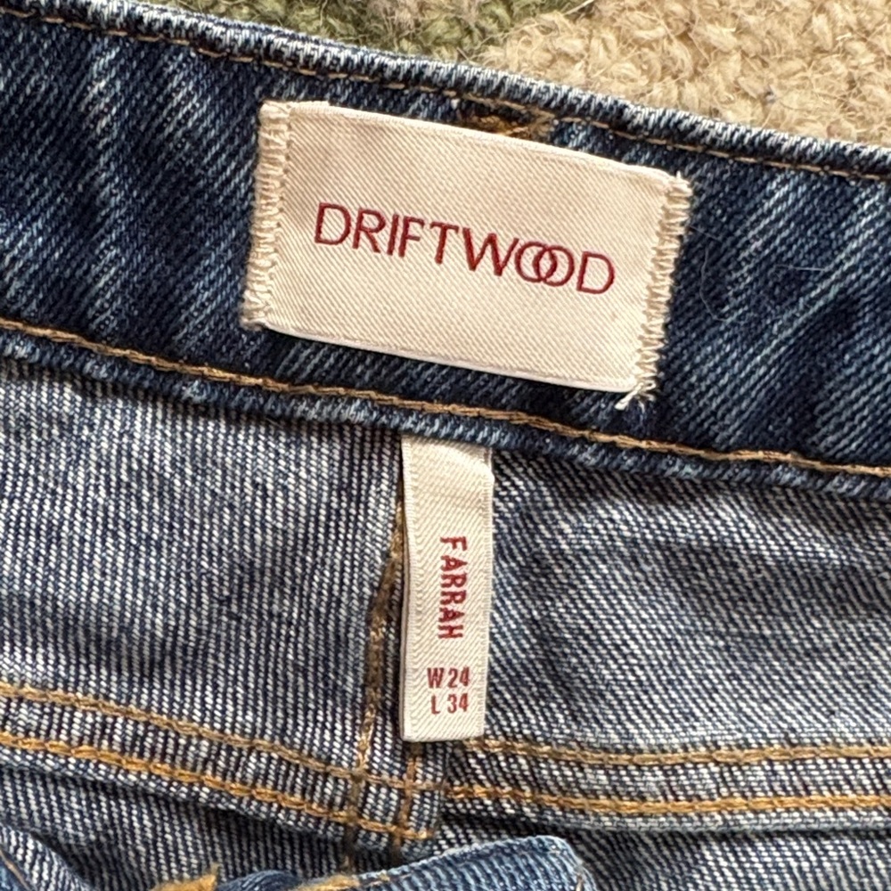 Floral Embroidered Women's Jeans - Picture 2 of 6